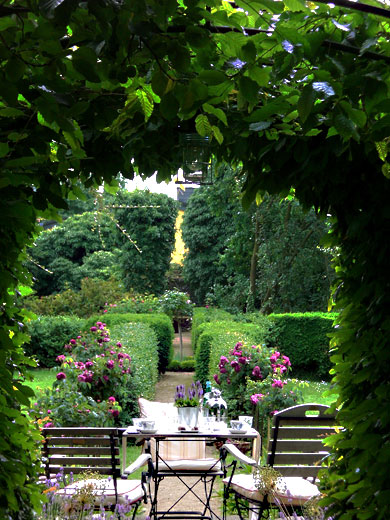 St. Florin, der ehemalige Fronhof des Kastorstifts Koblenz in Obermendig/Eifel